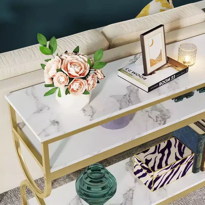 Console 3 niveaux de 55 pouces, table de canapé avec étagères ouvertes et plateau en faux marbre pour entrée, couloir, salon, blanc et or